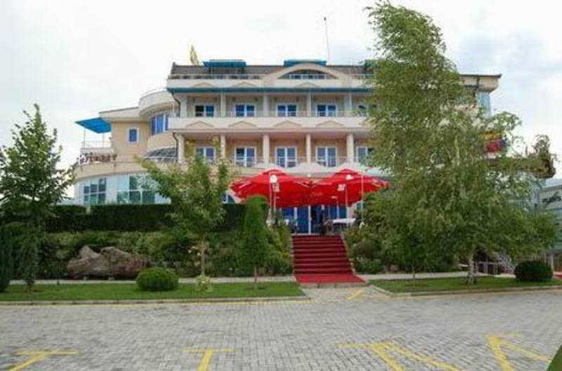 סטרוגה Hotel Diplomat מראה חיצוני תמונה
