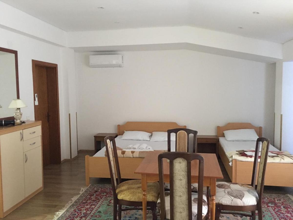 סטרוגה Hotel Diplomat מראה חיצוני תמונה